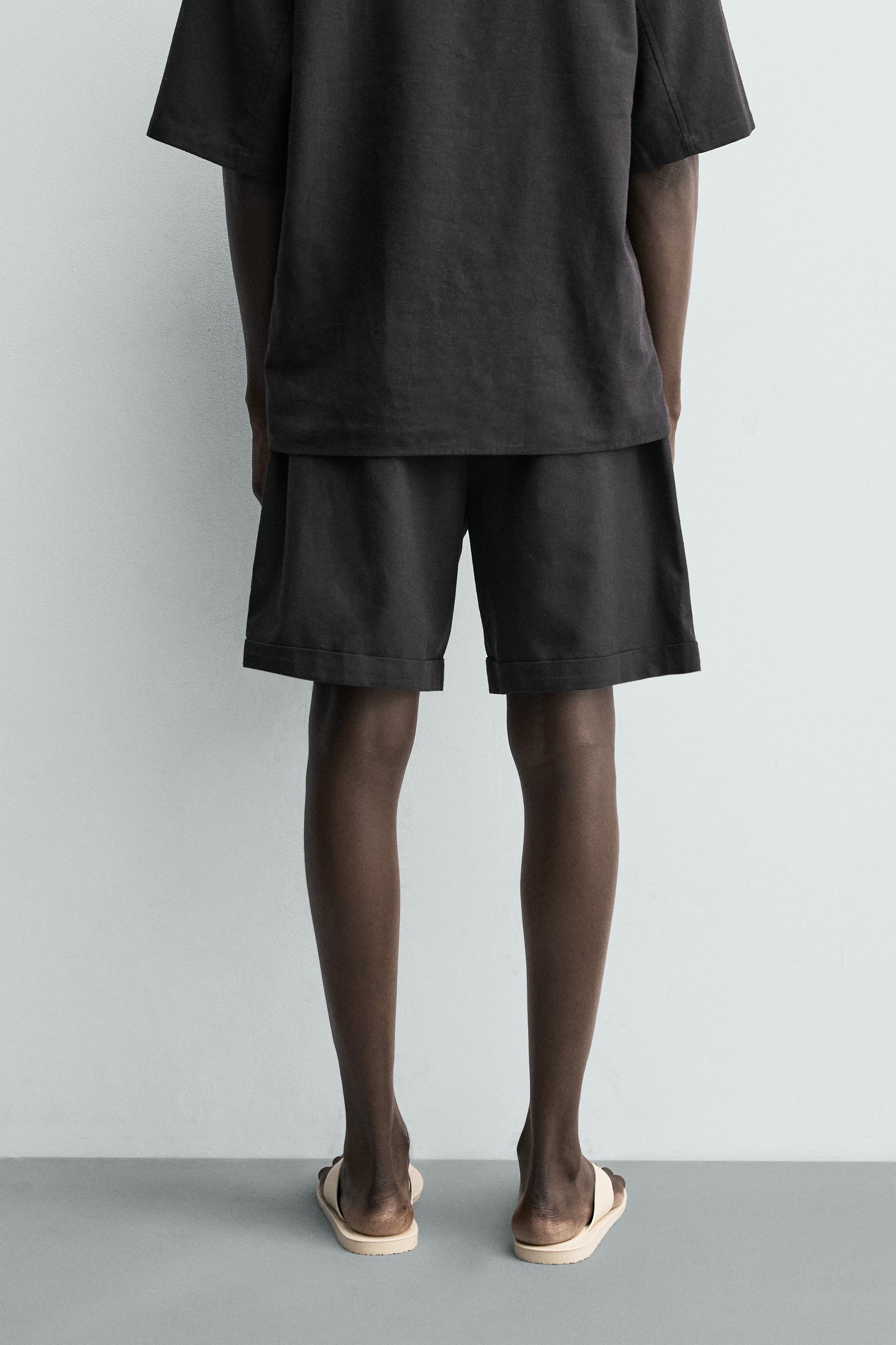 RELAXED FIT PLEATED SHORTS